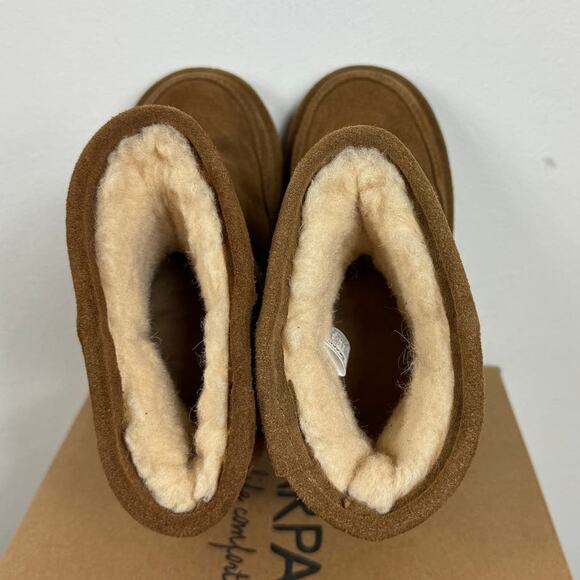 Bearpaw Brady Youth Unisex Genuine Shearling Lined Suede Boot Little Kid Size 13 - Picture 7 of 8